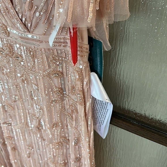 Mac Duggal
Sequin Twist Waist V-Neck Flutter Short Sleeve Sheath Gown Sz 12 NWT - Picture 6 of 13